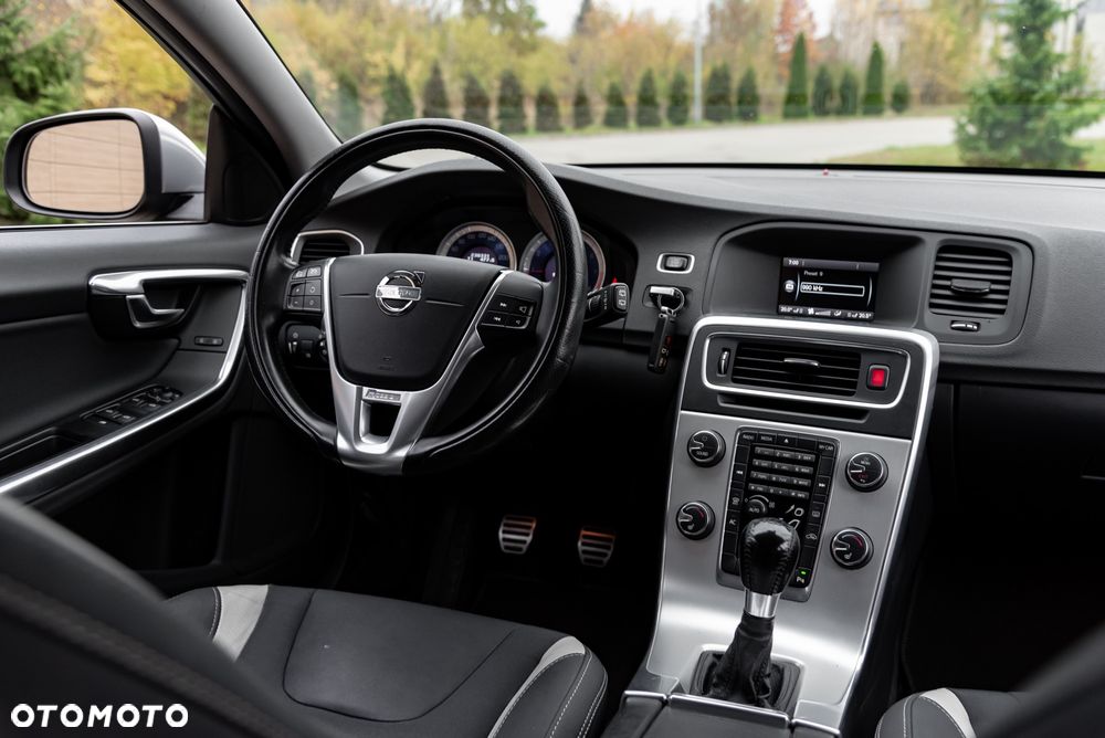 Volvo V60 T5 R-Design - 26