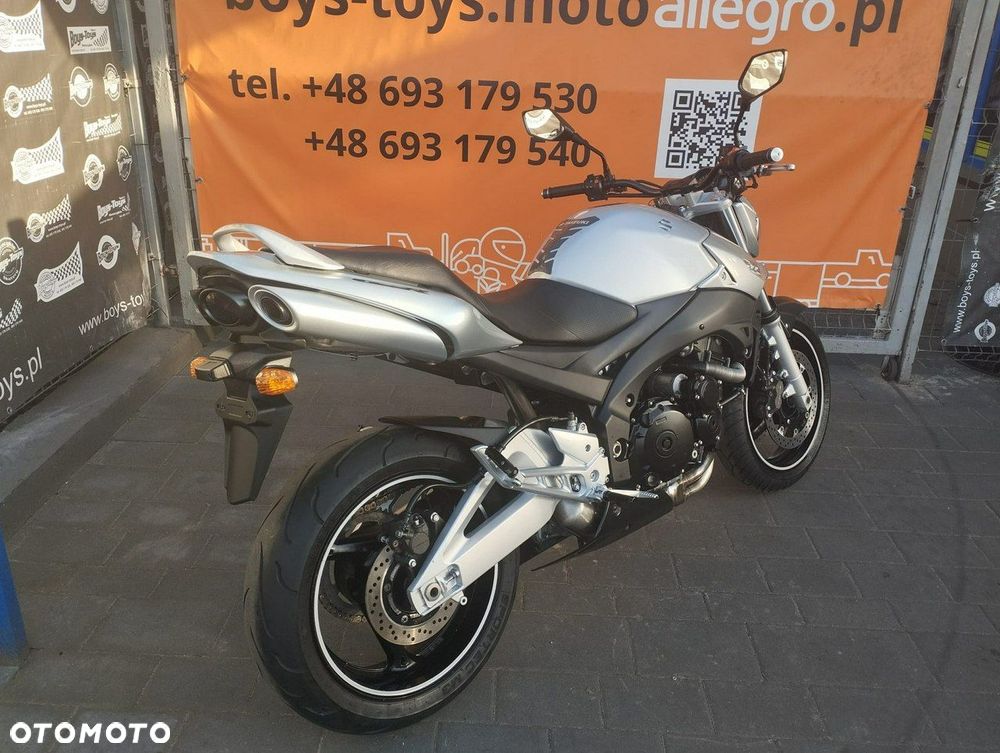 Suzuki GSR - 6