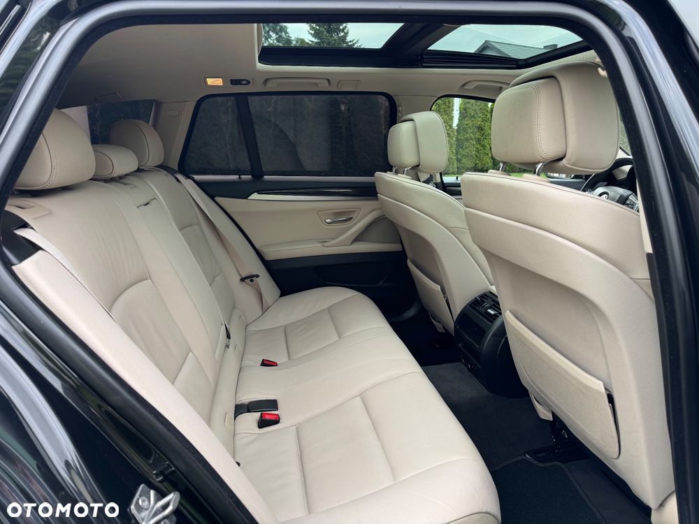BMW Seria 5 525d Sport-Aut Luxury Line - 19