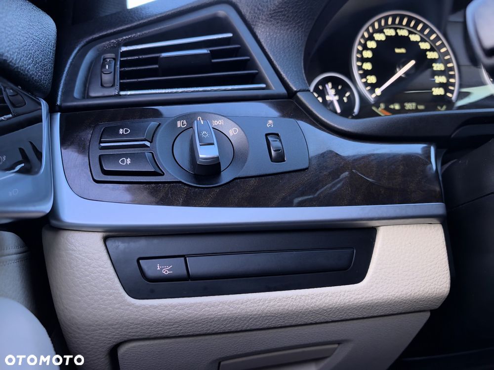 BMW Seria 5 520d - 24