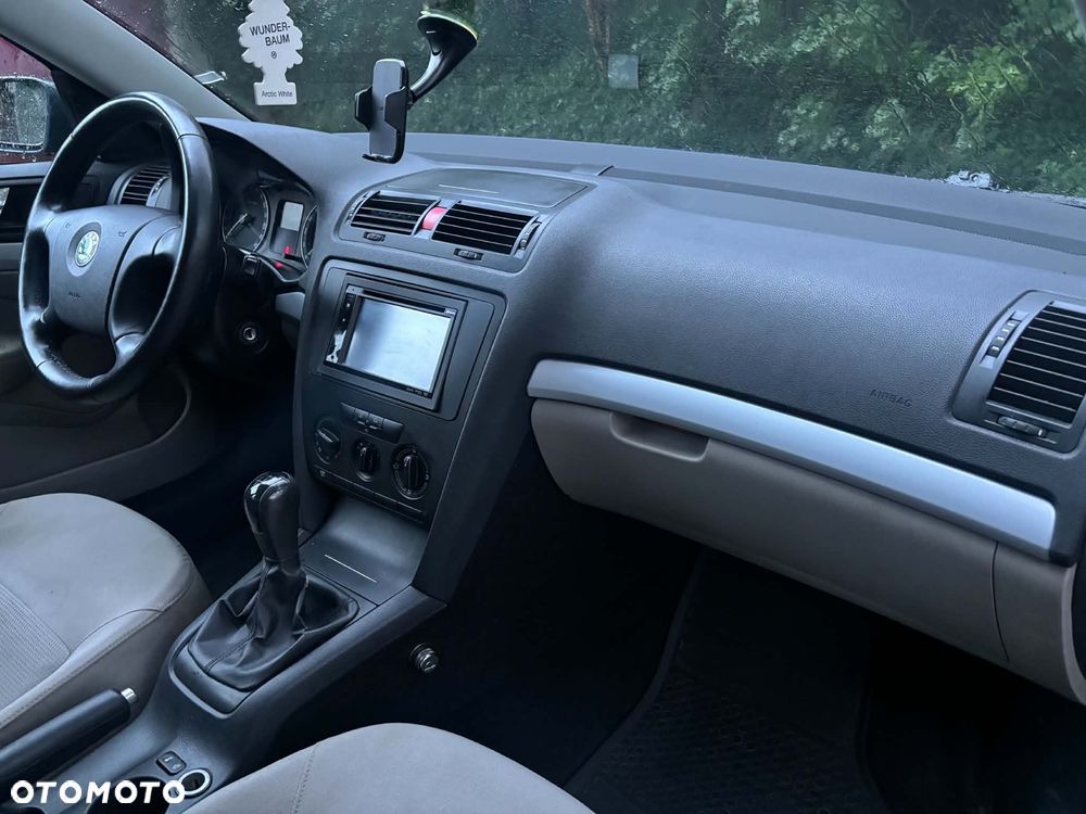 Skoda Octavia 1.6 FSI Ambiente - 6