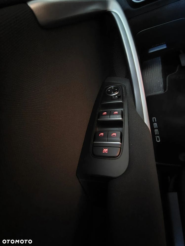 Kia Ceed 1.0 T-GDI ISG GT Line - 33