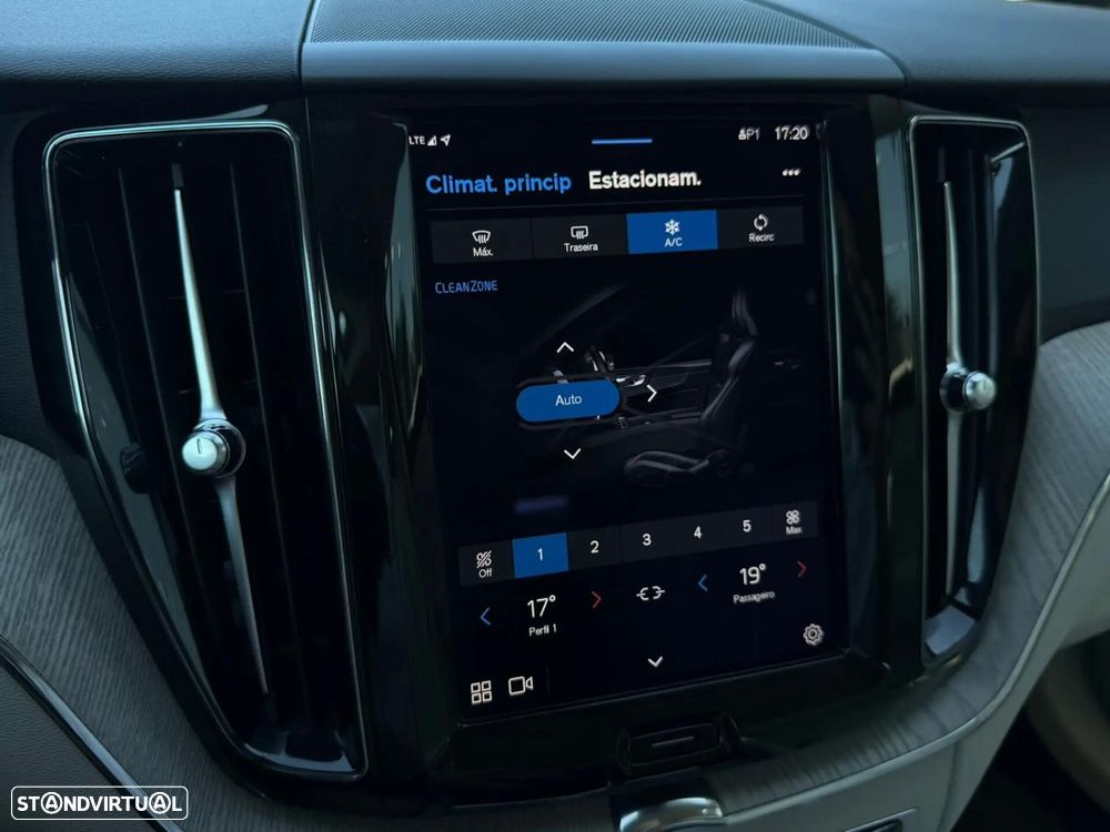 Volvo XC 60 2.0 B4 Plus Bright - 43