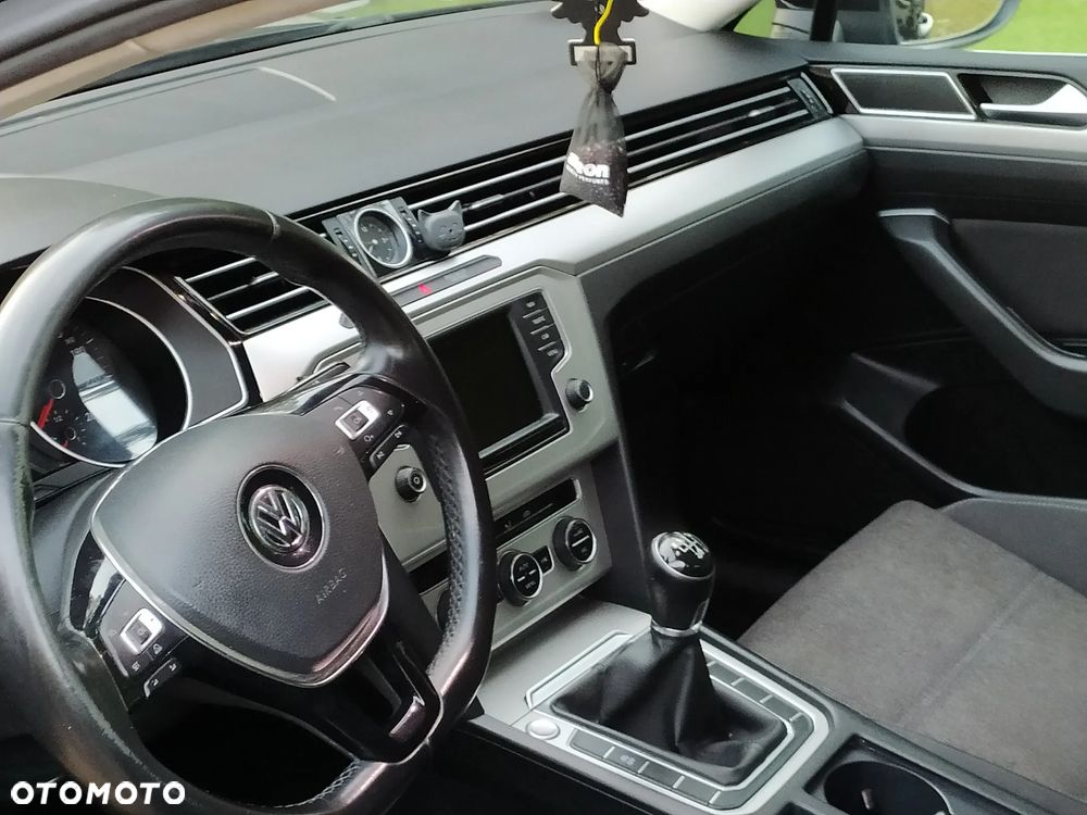 Volkswagen Passat 1.6 TDI BMT Comfortline - 5
