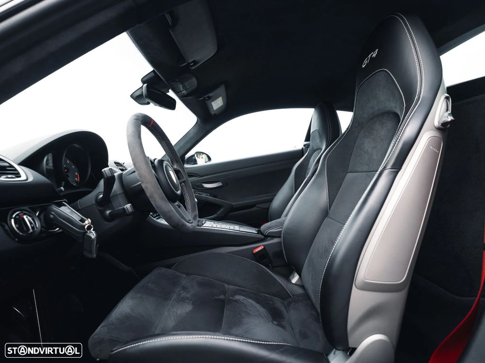 Porsche 718 Cayman GT4 - 13