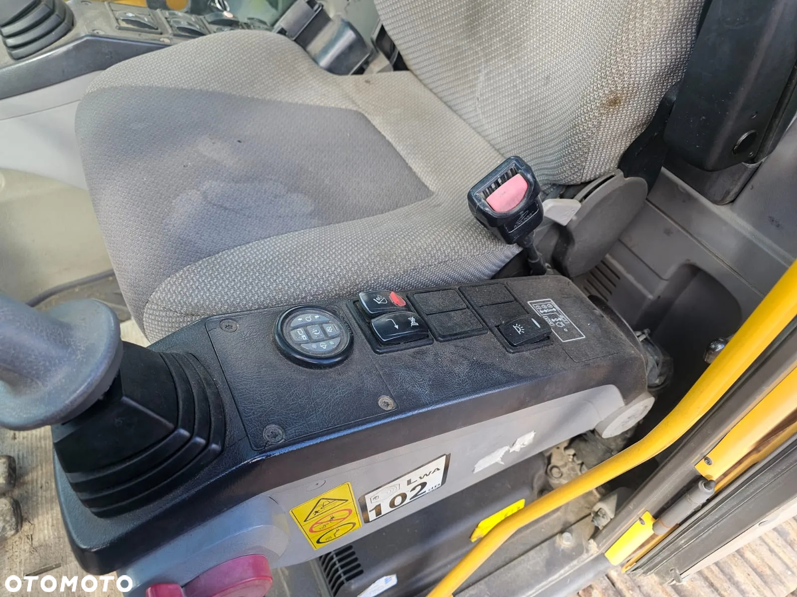 Volvo EC220DL - 21