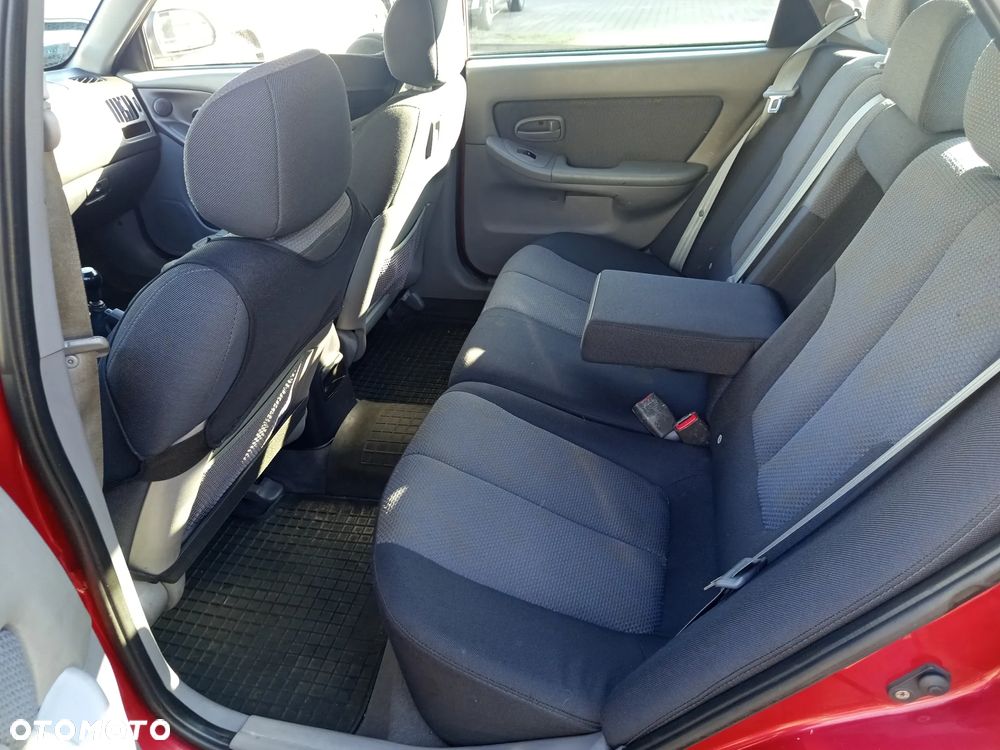 Hyundai Elantra - 17