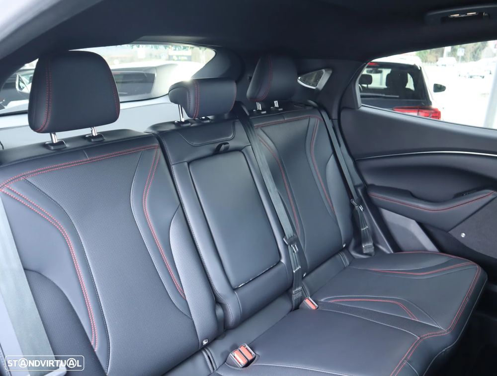 Ford Mustang Mach-E 75.7 kWh Premium AWD - 26