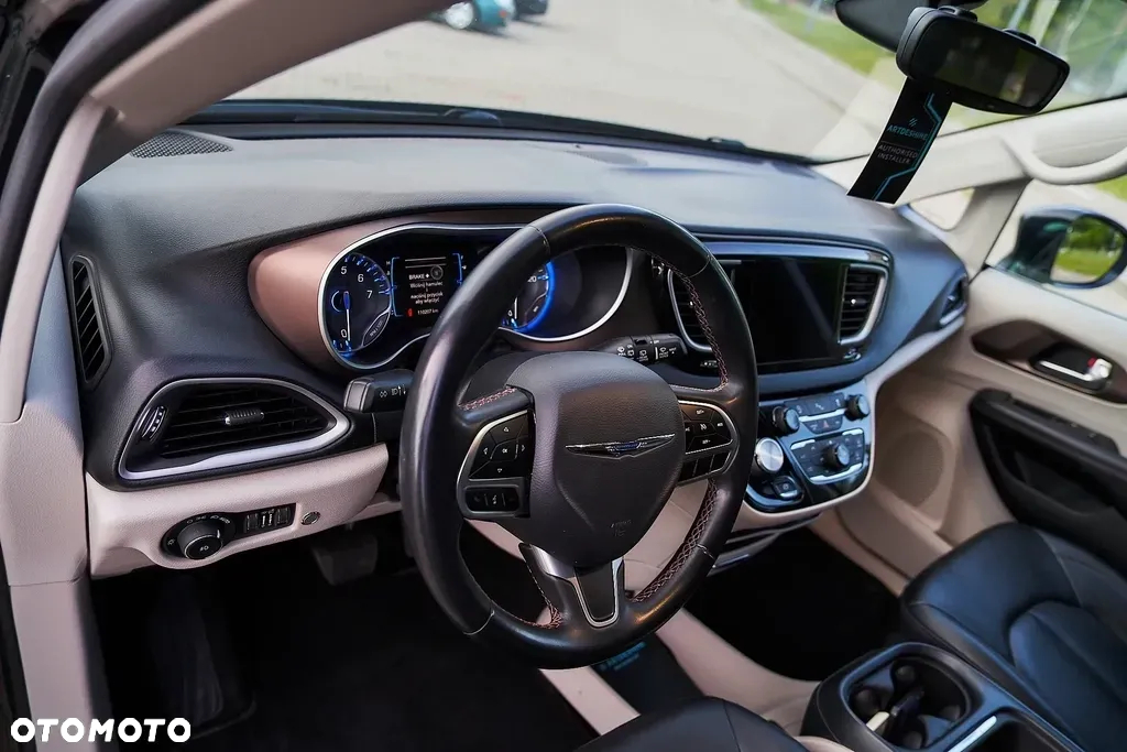 Chrysler Pacifica - 5