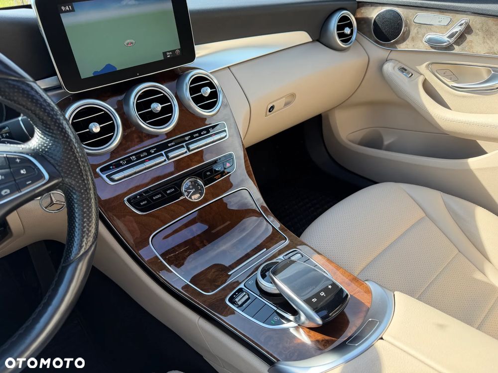 Mercedes-Benz Klasa C 300 9G-TRONIC - 25