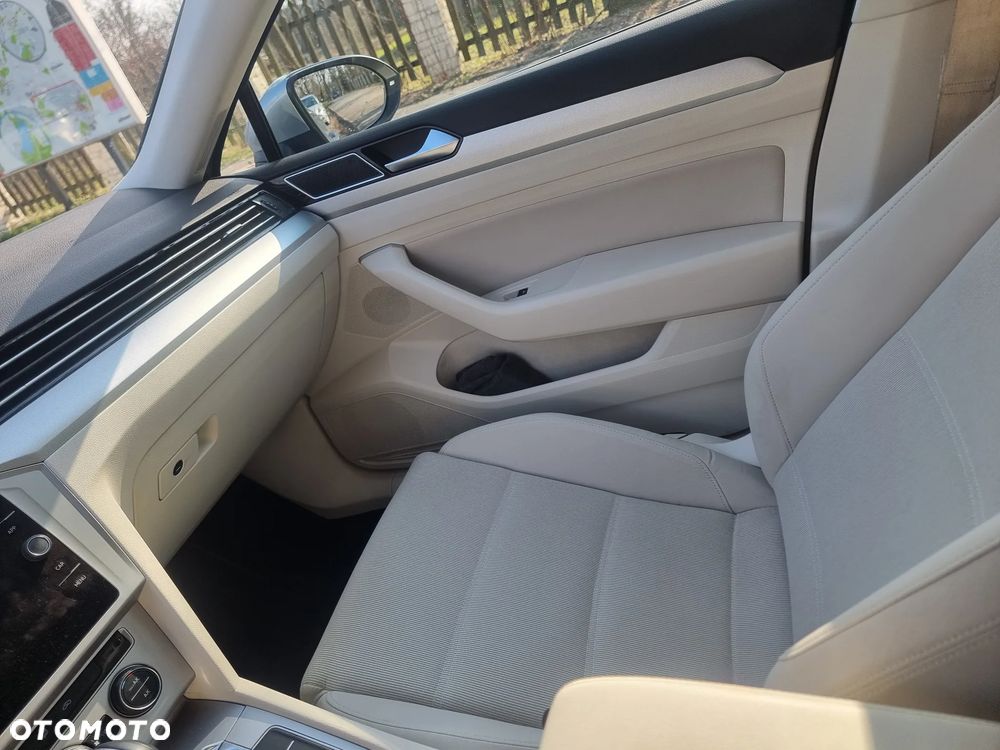 Volkswagen Passat - 13