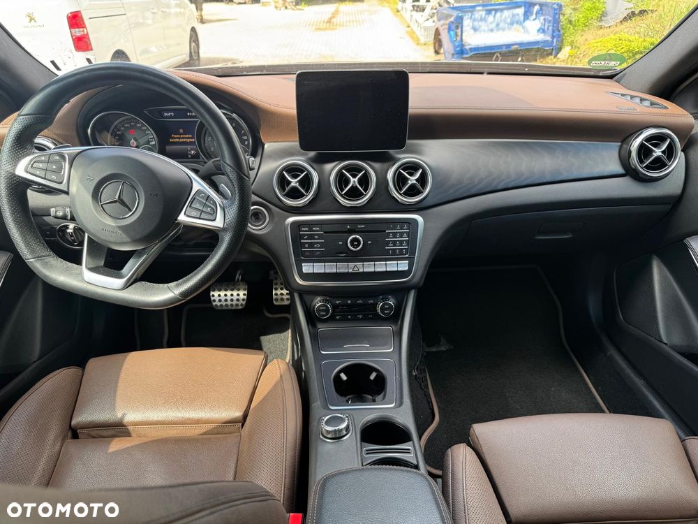 Mercedes-Benz GLA 250 4-Matic AMG Line - 16