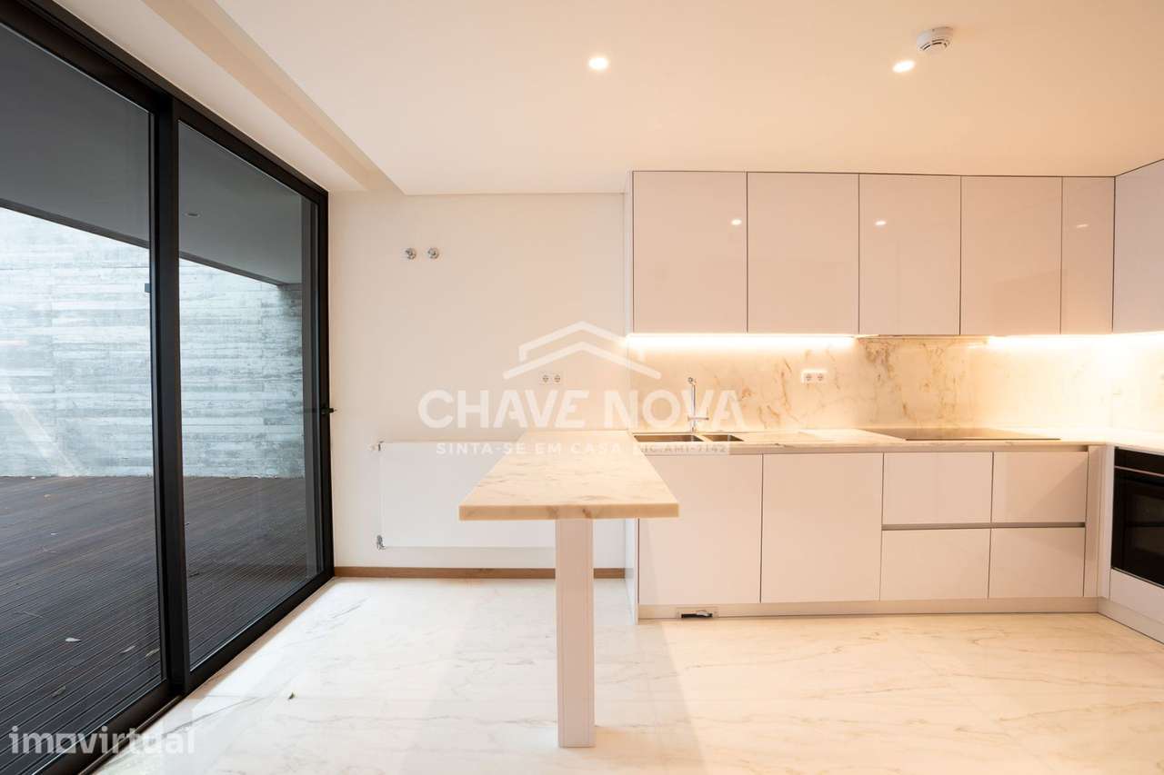 Moradia Duplex, com piscina no Bairro da Vilarinha, Porto - Grande imagem: 2/25