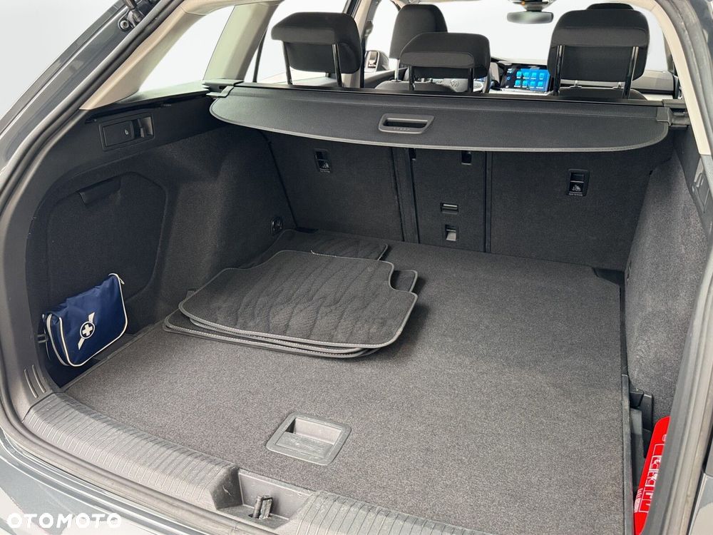 Volkswagen Golf Variant - 32