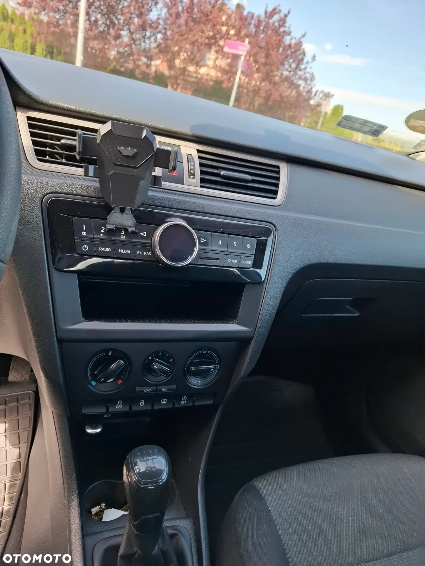 Skoda RAPID 1.2 TSI Active - 16