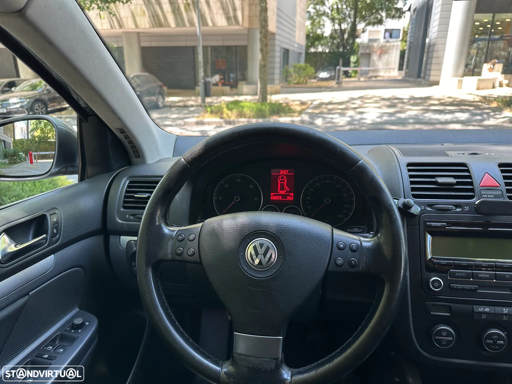 VW Golf Variant 2.0 TDi Confortline - 24