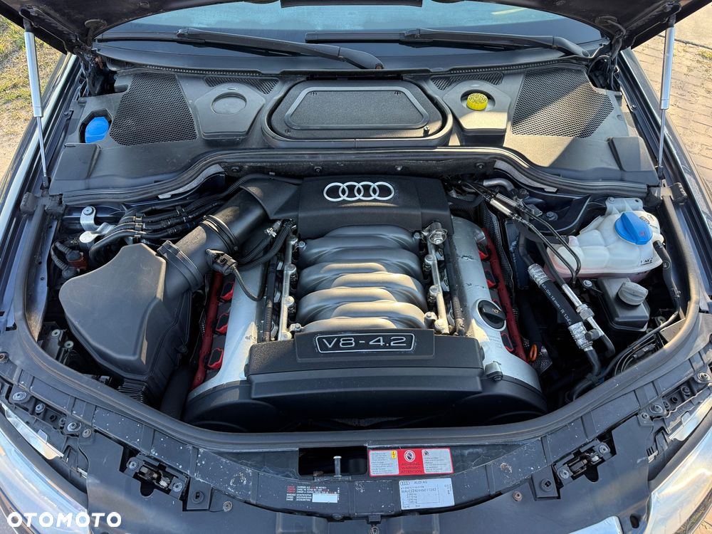 Audi A8 4.2 Quattro - 21