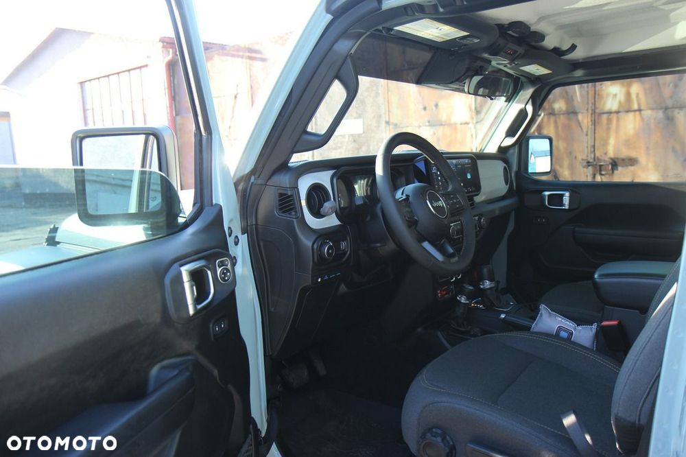 Jeep Wrangler - 29