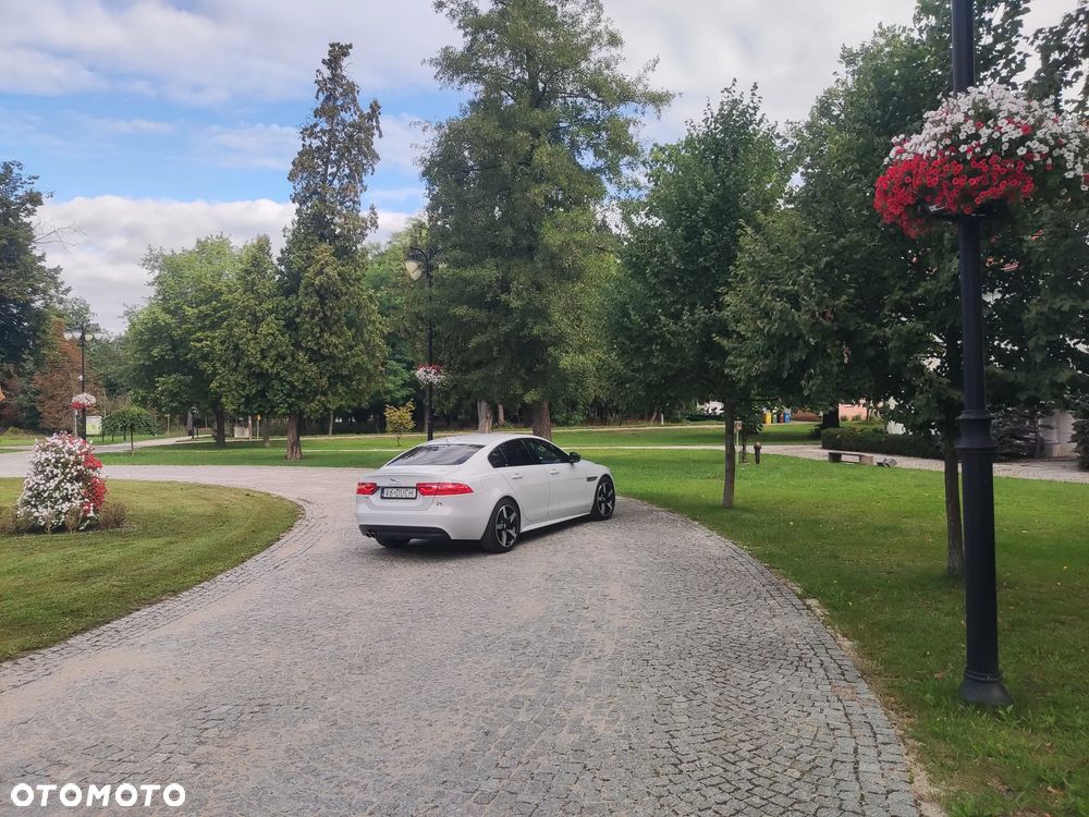 Jaguar XE 2.0 D R-Sport - 2