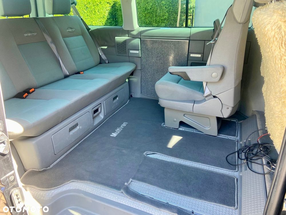 Volkswagen Multivan - 13