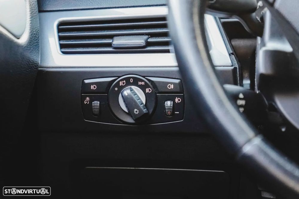BMW 520 dA Touring Executive - 28