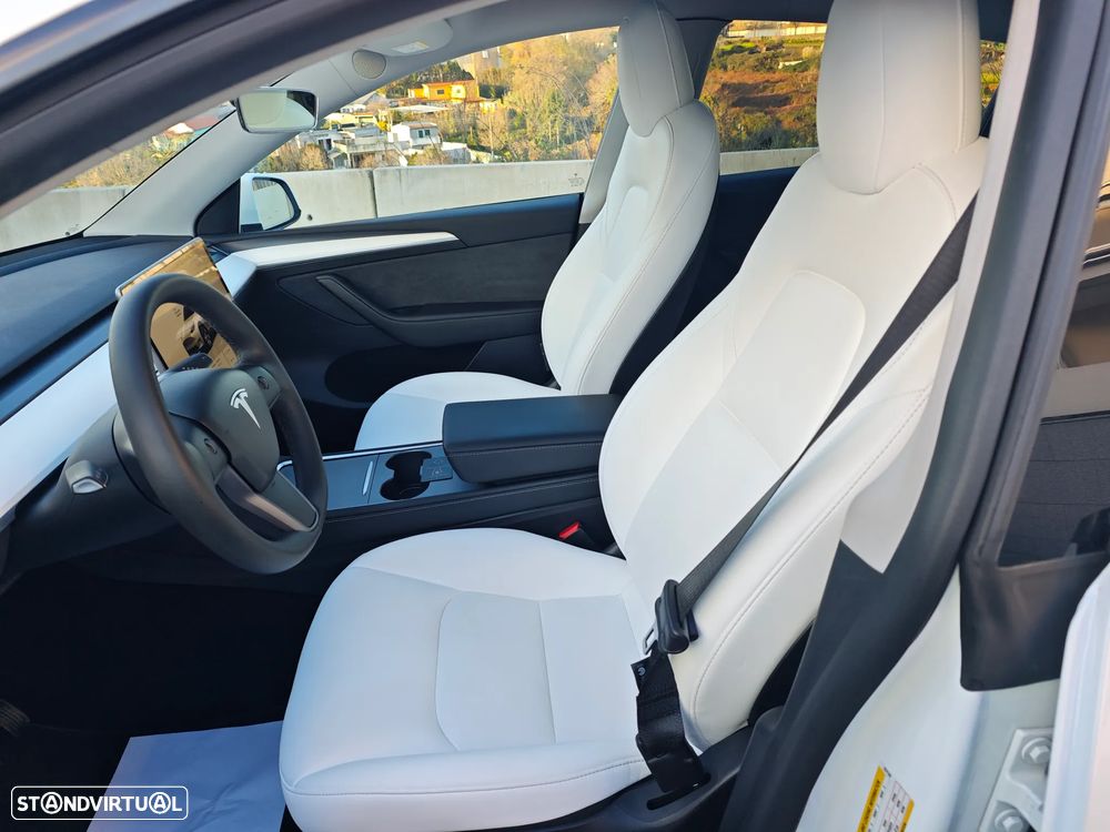 Tesla Model Y Long Range Dual Motor AWD - 16