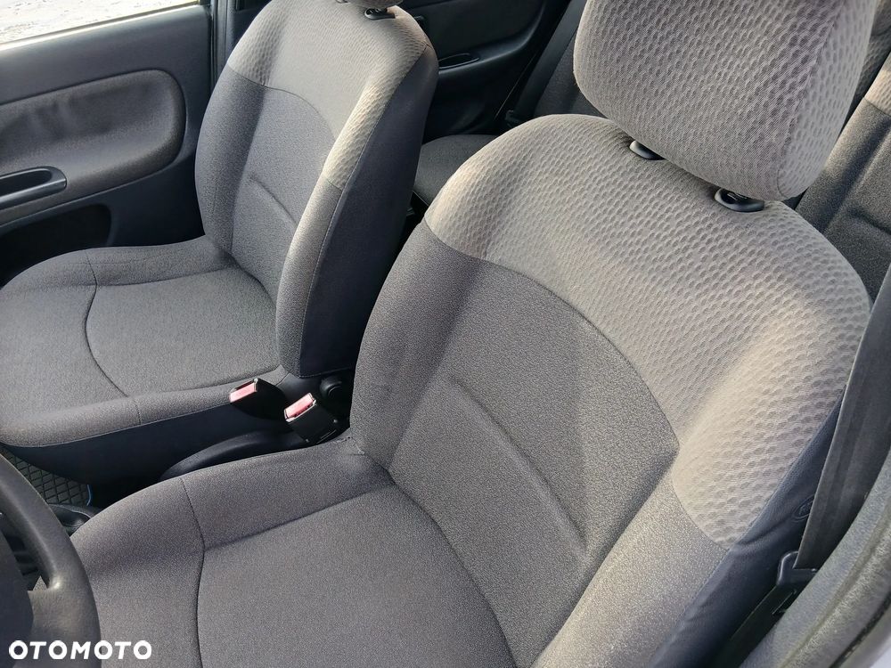 Renault Clio 1.2 16V Confort Dynamique - 11