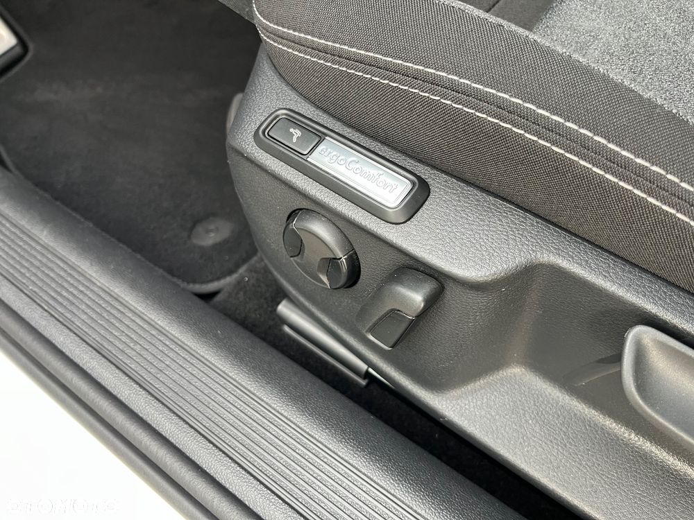 Volkswagen Passat 2.0 TDI SCR Style DSG - 32