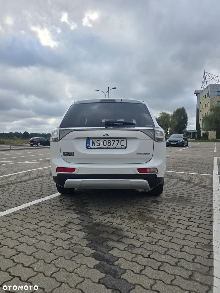 Mitsubishi Outlander 2.0 Instyle Navi CVT - 2