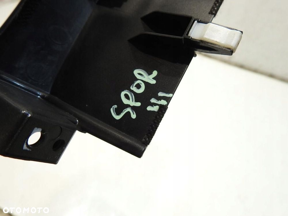 RAMKA OSŁONA RADIA KIA SPORTAGE III U097813810 - 2