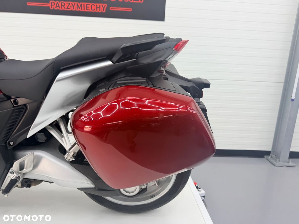 Honda VFR - 25