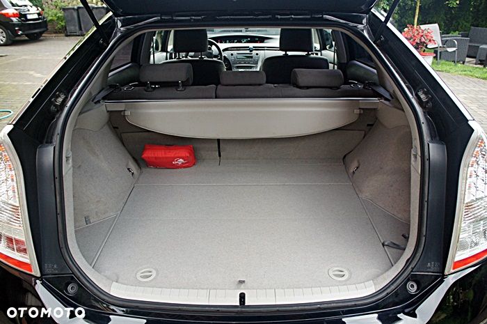 Toyota Prius (Hybrid) Life - 21