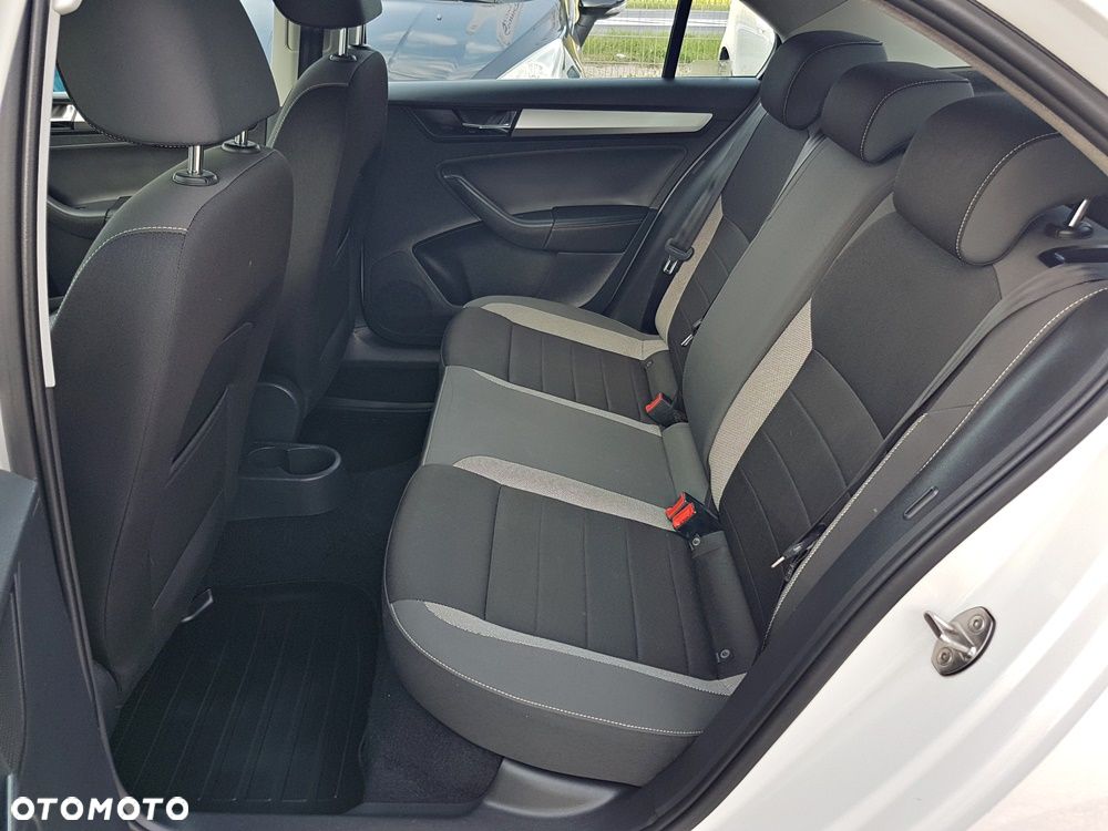 Skoda RAPID 1.6 TDI DPF Ambition - 18