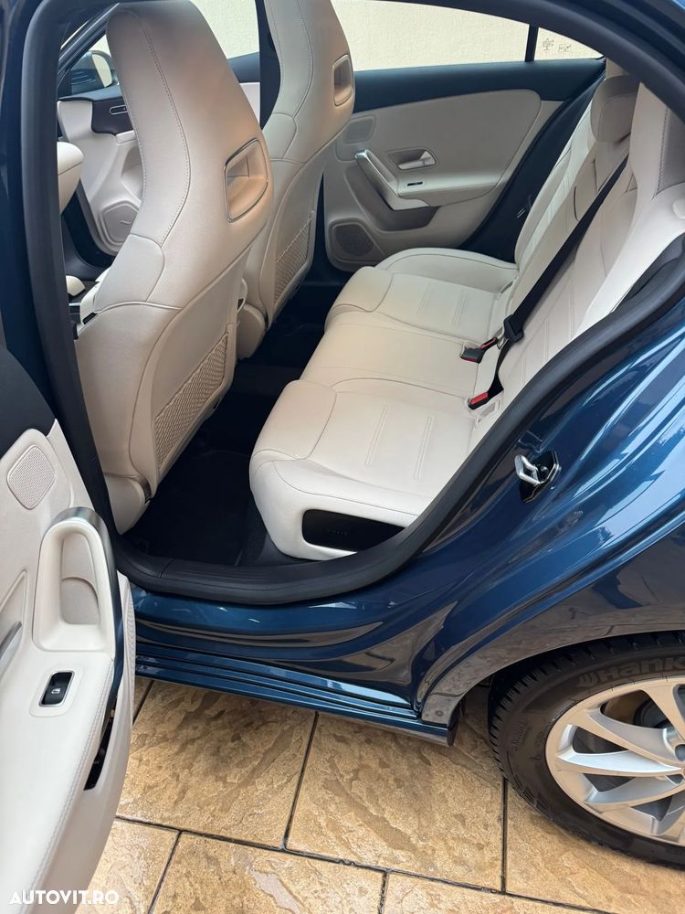 Mercedes-Benz A 220 4MATIC Sedan Aut. - 8