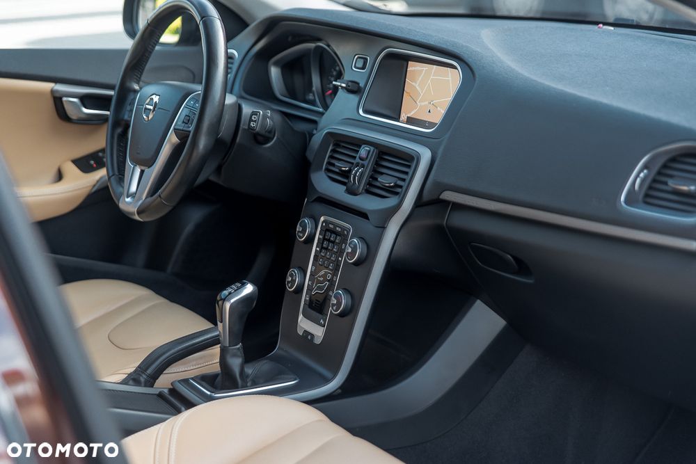 Volvo V40 Cross Country - 16
