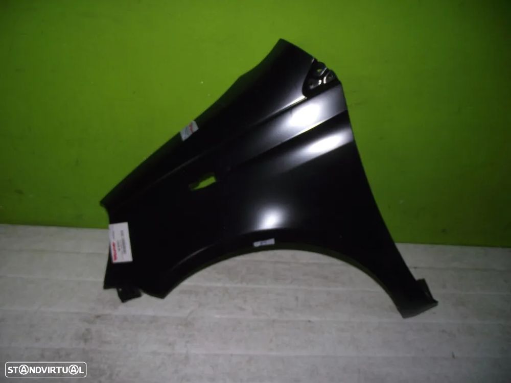 Guarda Lamas Esquerdo Toyota Yaris - 1999 / 2003 - 2