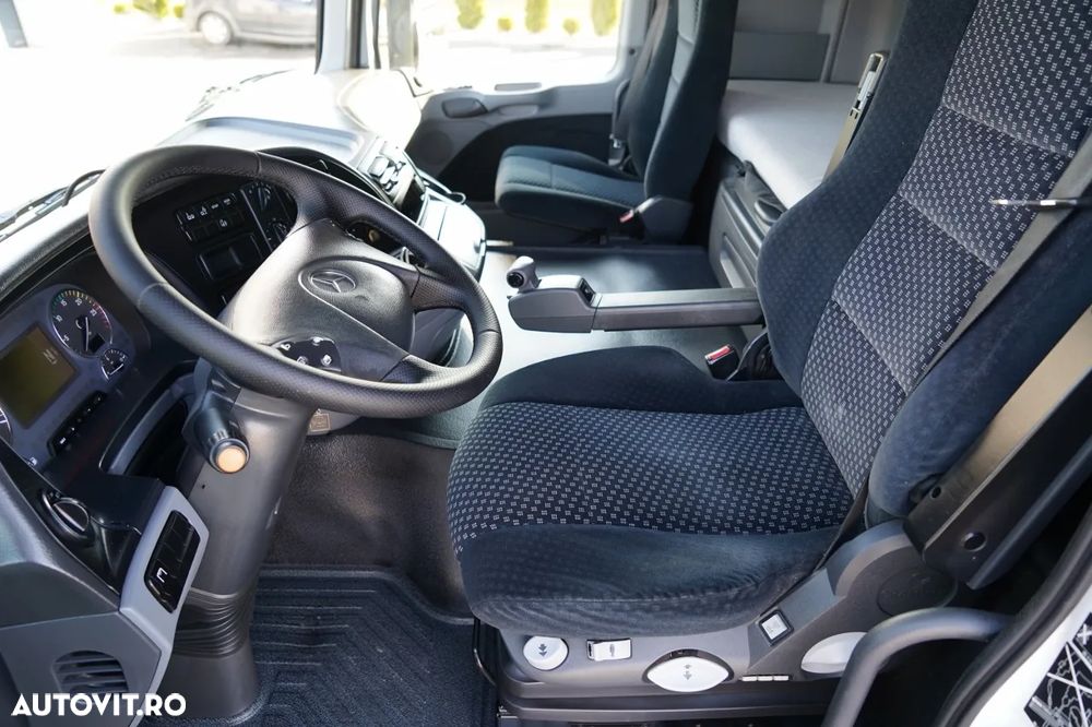 Mercedes-Benz ACTROS 2548 / 6x2 / ÎNĂLȚIME - 6,5 M / PUNTE RELAXABILĂ / TRANSMISIE FASSI / ATINGERE: 10,85 M / PRIMUL SCAUN SPATE / ROTATOARE / FURCĂ PENTRU PALEȚI - 28
