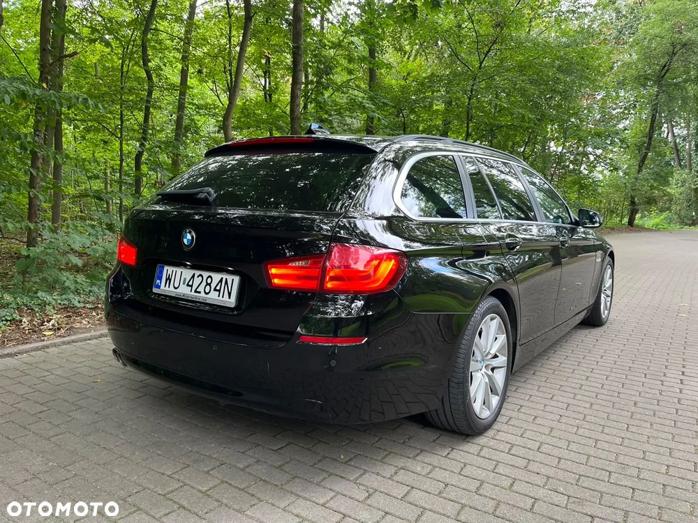 BMW Seria 5 525d - 12