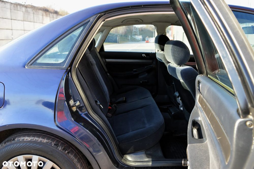 Audi A4 Limousine - 14