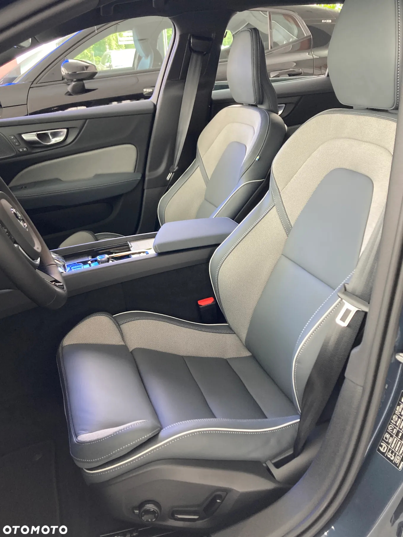 Volvo V60 B4 B Plus Dark - 12