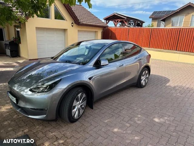 Tesla Model Y - 1