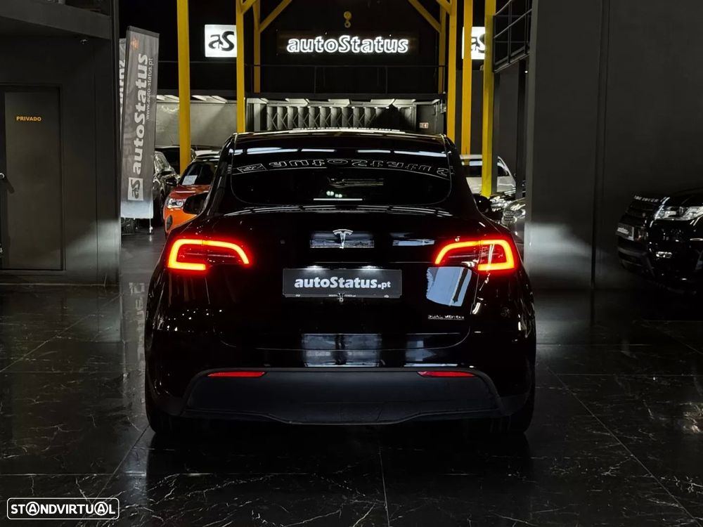 Tesla Model Y - 12