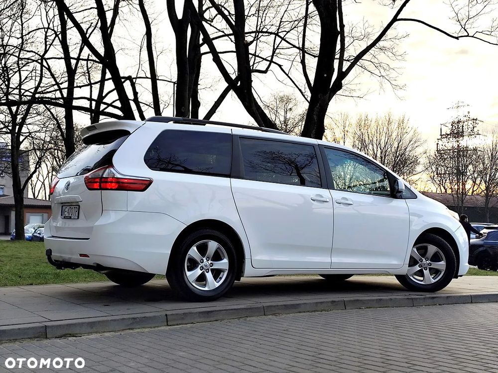 Toyota Sienna 3.5 V6 SE - 3