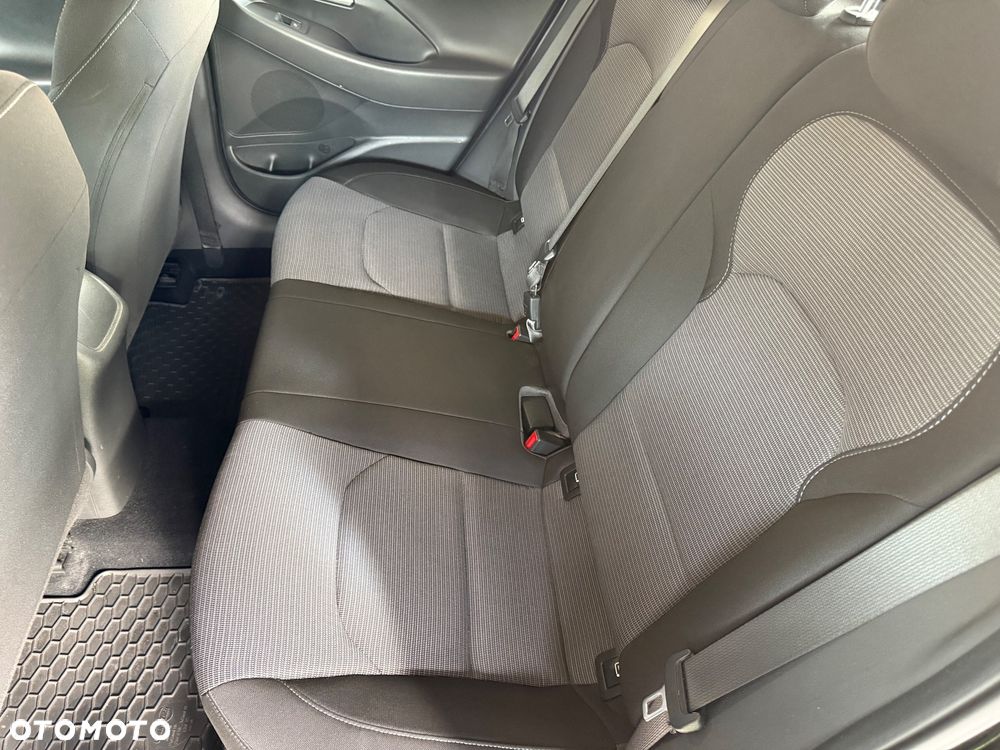 Hyundai i30 1.5 DPI Classic + - 15