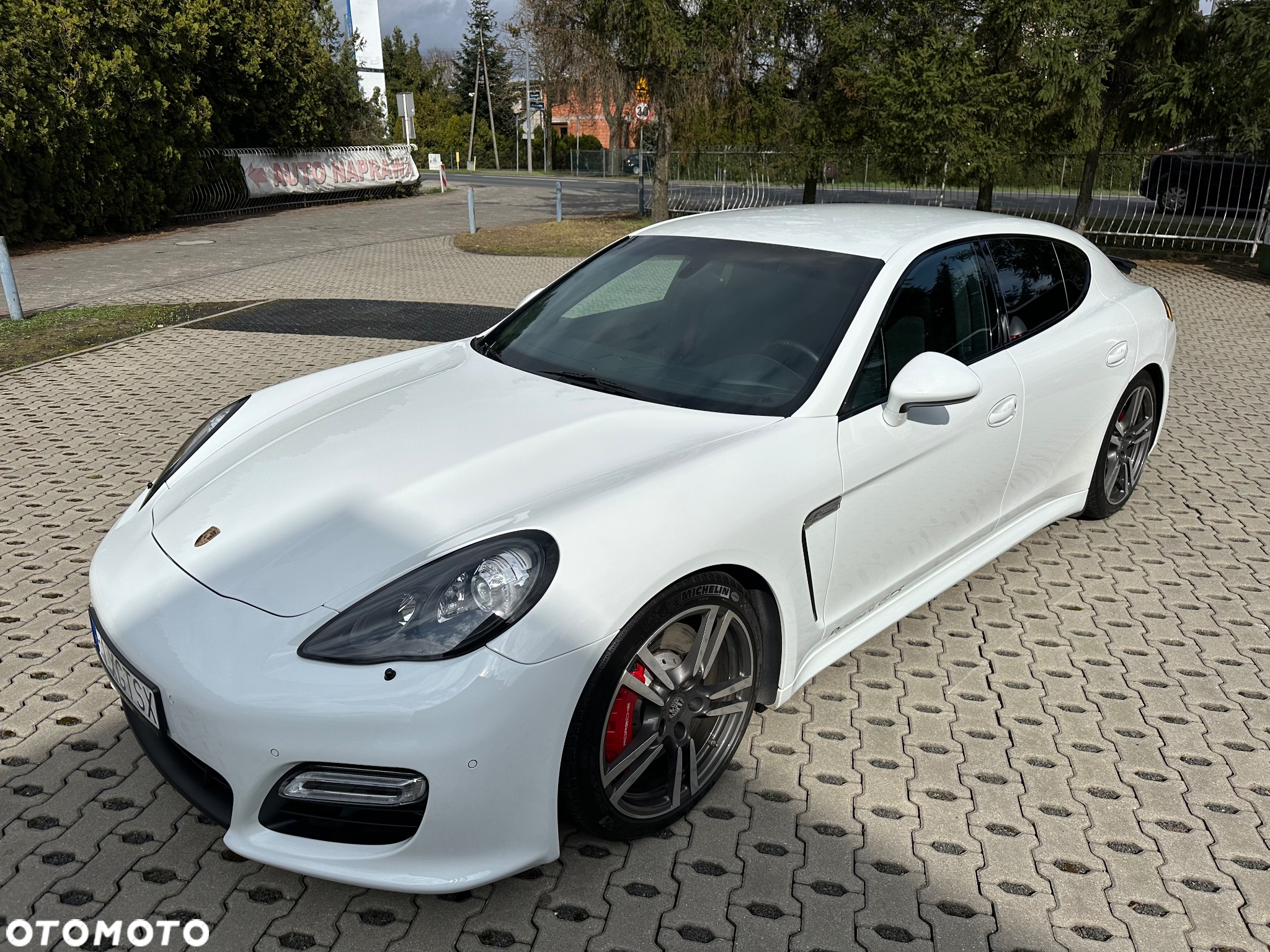 Porsche Panamera GTS - 17