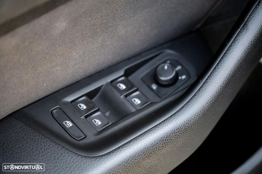 VW Passat Variant 2.0 TDi Elegance DSG - 17