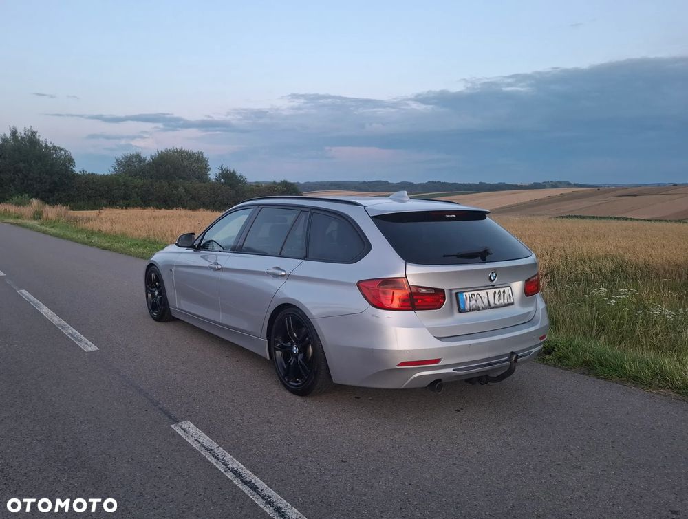 BMW Seria 3 320d Sport Line - 4