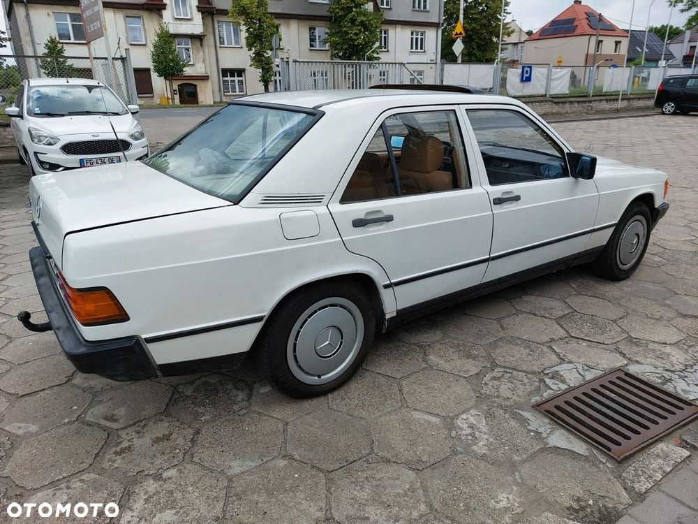 Mercedes-Benz W201 (190) - 10