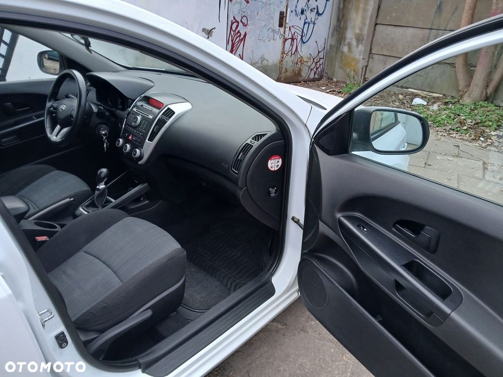 Kia Ceed 1.4 Comfort - 17