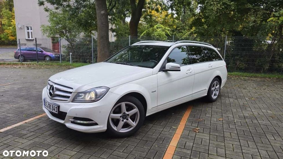 Mercedes-Benz Klasa C 180 CGI BlueEff Avantgarde - 6